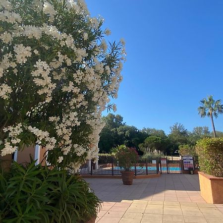 2 Bedrooms, 15 Min Walk To Beach, Ac, Pool & Fiber Internet In A Quiet, Private Gated Domain 5Kms To St Tropez Cogolin Esterno foto