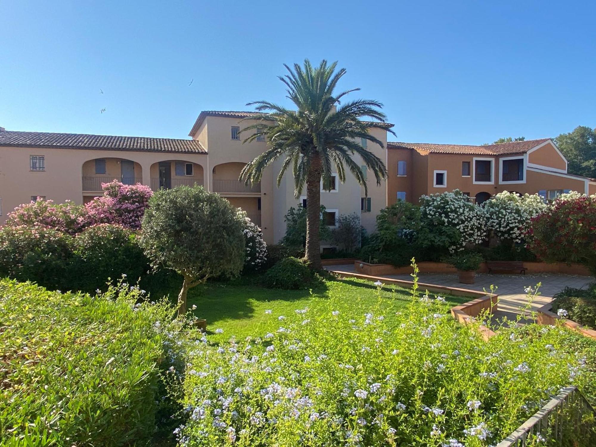 2 Bedrooms, 15 Min Walk To Beach, Ac, Pool & Fiber Internet In A Quiet, Private Gated Domain 5Kms To St Tropez Cogolin Esterno foto